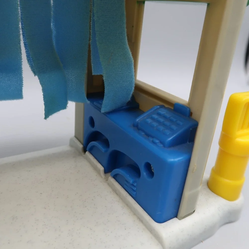 2002 Mattel Fisher Price Little People Car Wash Yellow Roof
